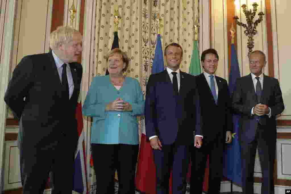 رهبران اروپایی پیش از حضور در جلسه هماهنگی نشست سران گروه هفت در فرانسه مقابل عکاسان و خبرنگاران خوش و بش کردند.