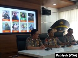 Jumpa pers di Markas Besar Kepolisian Republik Indonesia (Polri), Senin (4/3) tentang perkembangan operasi Tinombala, Poso. (Foto: VOA/Fathiyah)