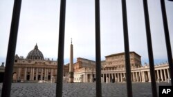 意大利全国封城第一天后罗马梵蒂冈圣彼得广场空无一人。（2020年3月10日）