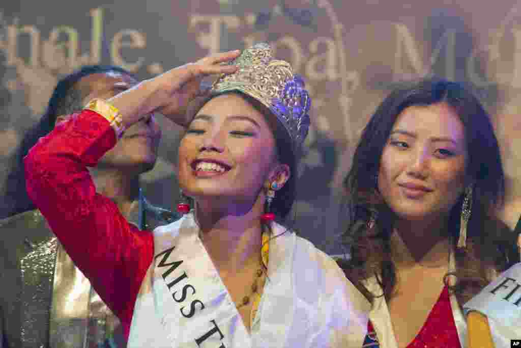 2017年6月4日的中国境外藏人小姐选美比赛里，21岁的航空机组人员丹增巴珍荣获桂冠。