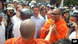 Loun Savath said Thursday he is following the teachings of Buddha by defending human rights and he vowed to continue his activism.