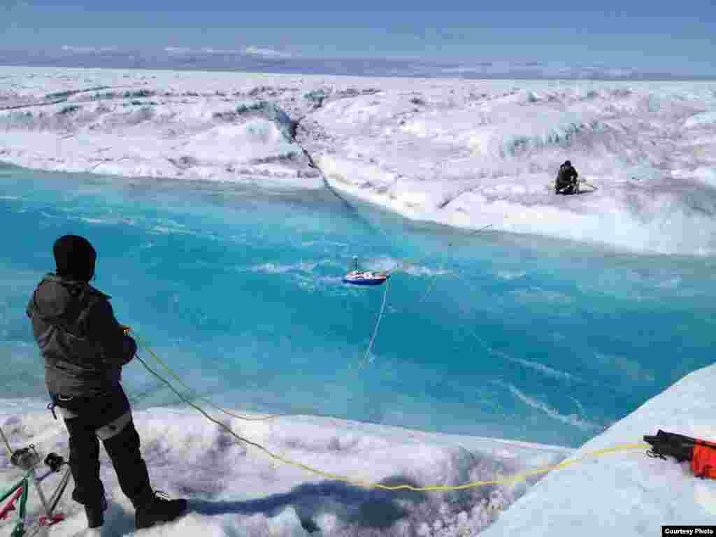 Researchers measured how fast water was flowing through rivers using an Acoustic Doppler Current Profiler. (UCLA/Laurence C. Smith)