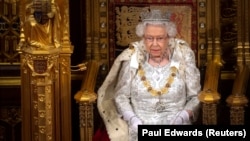 Kraljica Elizabeta govori pred parlamentom