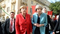 Angela Merkel, à gauche, et Theresa May, à droite, à La Vallette, Malte, le 3 février 2017.