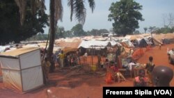 Le camp des déplacés de PK3 à Bria, le 12 juin 2018. (VOA/Freeman Sipila)