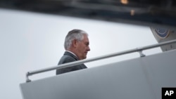 Ngoại trưởng Mỹ Rex Tillerson lên máy bay, rời hội nghị thượng đỉnh G-20 hôm 17/2.