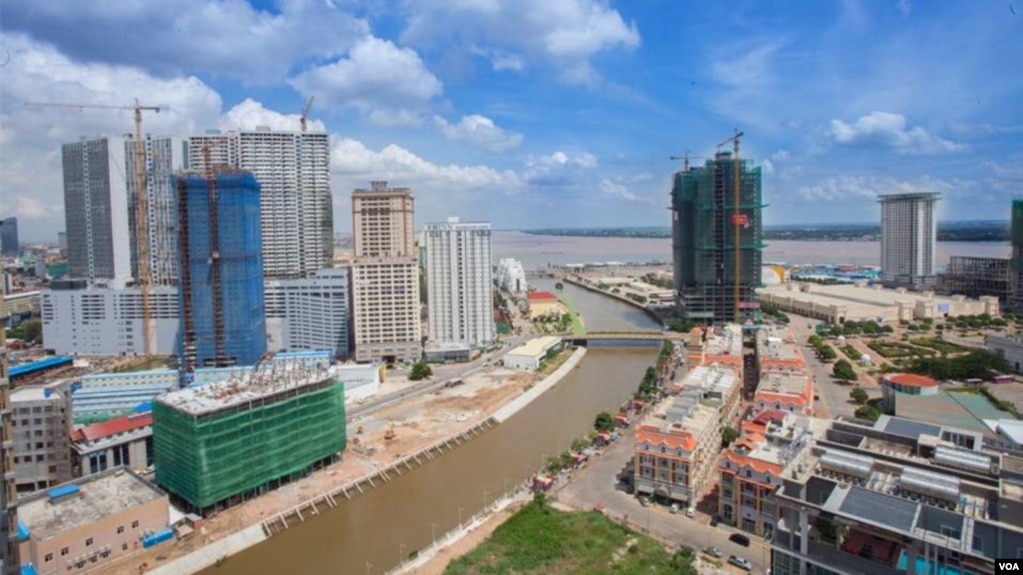 柬埔寨首都金边。2017年,将近一半来自中国的投资进入了柬埔寨的房地产市场。(2018年3月03日,美国之音朱诺拍摄)