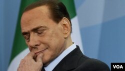 PM Italia Silvio Berlusconi mengecam usaha para penuntut dan membantah melakukan kesalahan.