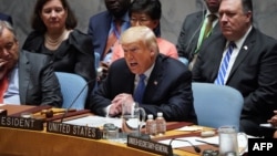 도널드 트럼프 미국 대통령이 26일 뉴욕 유엔본부에서 안보리 회의를 주재하고 있다. 마이크 폼페오 국무장관과 니키 헤일리 유엔대사도 배석했다.