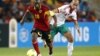 Mingo Bille, de Angola, disputa o esferico com o marroquino Karim el Ahmad, no jogo inaugural da seleccao angolana do CAN 2013