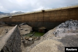 A view of the dried Ajuan Khota dam, a water reserve affected by drought near La Paz, Bolivia, Nov. 17, 2016.