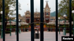 A locked gate is seen after the Hong Kong Disneyland theme park has been closed, following the coronavirus outbreak in Hong Kong, China January 26, 2020. REUTERS/Tyrone Siu