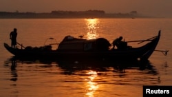 Changing weather patterns, rising seas are affecting many in Southeast Asia's Greater Mekong Basin, such as these Cambodian fishermen on the Mekong river, Phnom Penh, March 17, 2010.