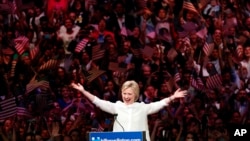 Hillary Clinton prononçant son discours historique à New York, mardi 7 juin 2016. (AP Photo/Julio Cortez)