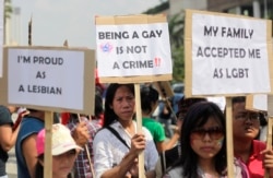 Aktivis gay Indonesia berunjuk rasa menuntut kesetaraan bagi LGBT (Lesbian, gay, biseksual dan transgender) di Jakarta, 21 Mei 2011. (Foto: dok).