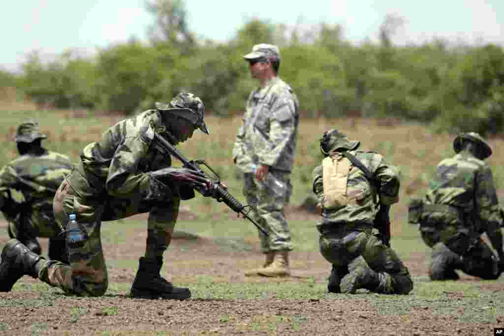 Американські спецпризначенці тренують військових Сенегалу.