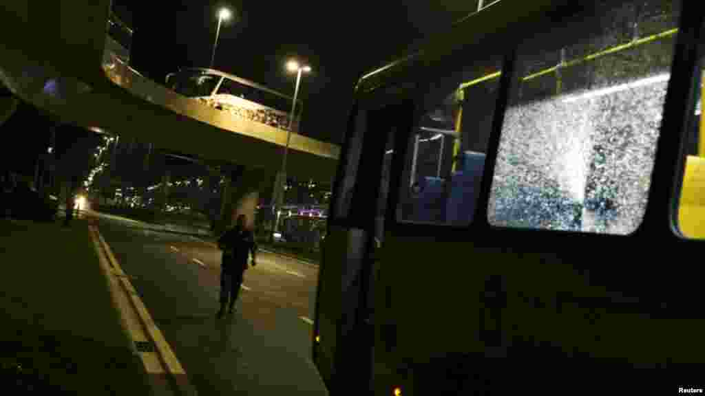 A window was shattered on an official media bus as it was driving journalists to the Main Transport Mall from the Deodoro Stadium of the Rio 2016 Olympic Games in Rio de Janeiro, Aug. 9, 2016.