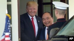 Tổng thống Trump và Thủ tướng Phúc tại Nhà Trắng hồi tháng Năm năm nay.