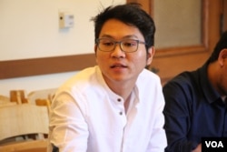 Langda Chea, founder and CEO of BookMeBus, talked during a meeting with the San Francisco Mayor's Office of Civic Innovation while he was on a three-week International Visitor Leadership Program (IVLP). (Sreng Leakhena/VOA Khmer)