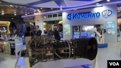2013年8月莫斯科航展。烏克蘭西奇發動機公司展台。（美國之音白樺攝）