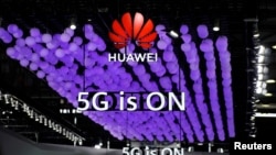 A Huawei logo and a 5G sign are pictured at Mobile World Congress (MWC) in Shanghai, China June 28, 2019. (REUTERS/Aly Song)