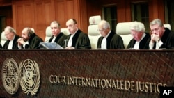 지난 2014년 네덜란드 헤이그에 위치한 국제사법재판소(ICJ)에서 재판관들이 내전을 치른 크로아티아와 세르비아의 ‘인종학살' 관련 공청회에 참석했다. (자료사진) 