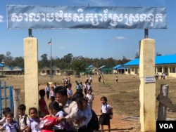 Students leave the primary school located in a new relocation area due to flooding caused by Lower Sesan 2 Dam in Stung Treng province. Villagers complain about shortage of teachers. (Sun Narin/VOA Khmer)