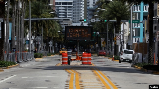 En Miami Beach, como en muchas otras ciudades del sur de la Florida, impusieron el "toque de queda" entre las 12 y las 5 de la mañana para evitar que las personas estuvieran por la calle durante la crisis del coronavirus.