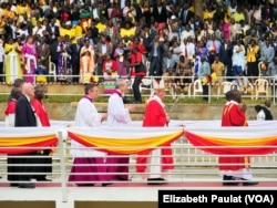 Pope Francis walks across a bridge toward the pulpit to celebrate Mass, in Namugongo, Uganda, Nov. 28, 2015.