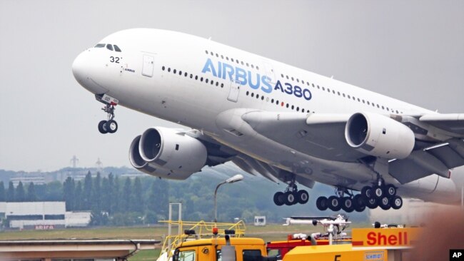 欧洲空客A380 大型客机2015年6月18日在巴黎航展上亮相。