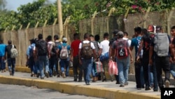 资料照：中美移民从危地马拉进入墨西哥。(2019年6月4日)