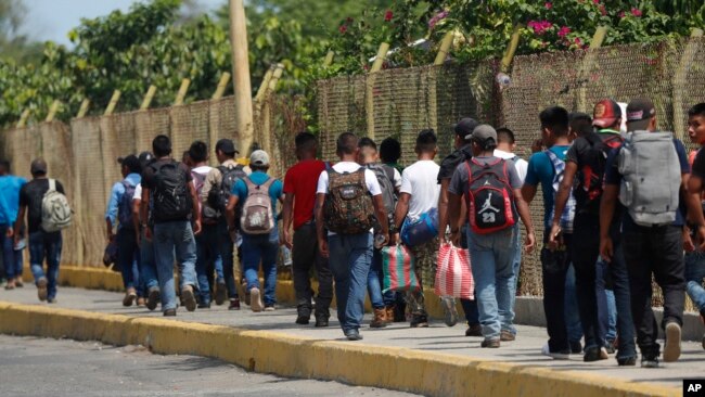 资料照：中美移民从危地马拉进入墨西哥。(2019年6月4日)