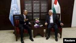 Palestinian President Mahmoud Abbas (R) meets U.N. Secretary-General Ban Ki-moon