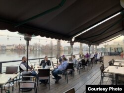 Outdoor seating area at Waterfront Pizza in Foster City, California. (Photo courtesy Anwar Halteh)
