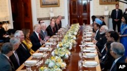 رئیس جمهور ترمپ، شام دوشنبه، میزبان آقای مودی در ضیافت شام در قصر سفید بود.