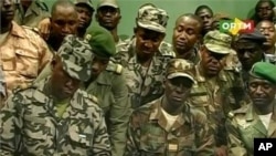 do regresso de combatentes tuaregues fortemente armados da Líbia onde integravam as forças de segurança do Coronel Kadhafi
