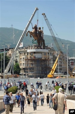 Три споменици на антички војсководци во еден ден