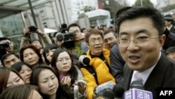 A lawyer for Proview Technology, Ma Dongxiao, talks to reporters speaks outside a courthouse in Shanghai after a legal hearing in February about the iPad trademark.