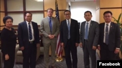 FILE: A group of former opposition CNRP lawmakers, led by Sam Rainy, meet Patrick Murphy, Deputy Assistant Secretary for Southeast Asia at the US State Department in Washington, DC, November 17, 2017. (Courtesy of Sam Rainsy Facebook) 