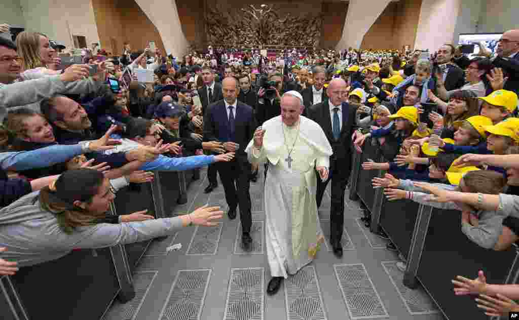 Pope Francis arrives for an audience with a group of children in the Paul VI hall at the Vatican, May 11, 2015.