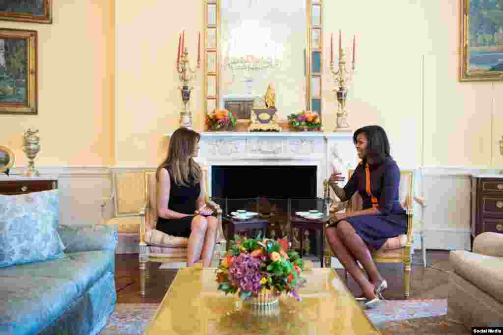 2016年11月10日，川普夫人梅拉尼亞&middot;川普和奧巴馬夫人米歇爾&middot;奧巴馬在白宮會面