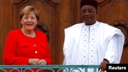 German Chancellor Angela Merkel welcomes Niger's President Mahamadou Issoufou at the German government guest house Meseberg Palace in Meseberg, Germany, Aug. 15, 2018.