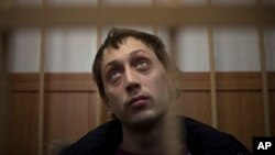 Vũ công Pavel Dmitrichenko tại phiên tòa ở Moscow, ngày 7/3/2013.