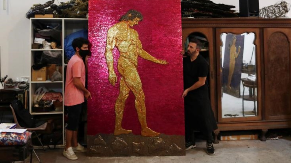 Pain into Beauty: Argentine Sculptor Turns Pandemic Waste into Art - Vimarsana News