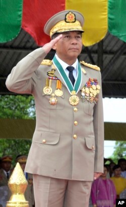 တပ္မေတာ္ကာကြယ္ေရး ဦးစီးခ်ဳပ္ ဗိုလ္ခ်ဳပ္မွဴးၾကီး မင္းေအာင္လိႈင္။ (ၾသဂုတ္ ၂၇၊ ၂၀၁၄)