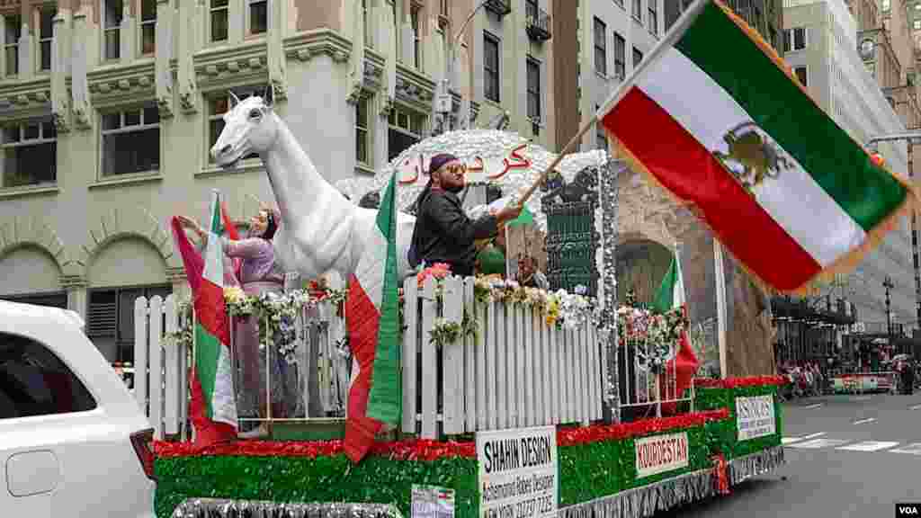 رژه ایرانیان در شهر نیویورک در سال ۲۰۱۹- اقوام و گروه های مختلف ایرانی در این رژه نمایندگی می شدند.&nbsp;