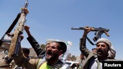 عکس آرشیوی از برخی از شورشیان شیعه در یمن 