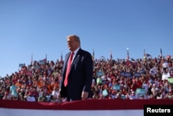 Предвыборный митинг Дональда Трампа в Гудиере, штат Аризона, 27 октября 2020 года