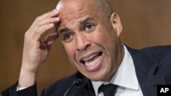 El senador Cory Booker, demócrata por New Jersey, fue uno de los tres senadores afroestadounidenses que testificaron en contra de Sessions.