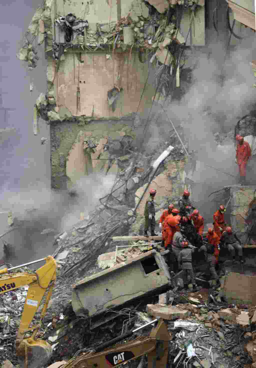 Los tres edificios, de 20, 10 y 4 pisos, se encontraban mayormente vacíos cuando se derrumbaron parcialmente.